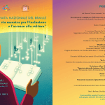 La locandina della Giornata nazionale del Braille 2021. A destra c'è il programma dell'evento nazionale scritto con caratteri neri su sfondo sfumato dal giallo al viola. A sinistra c'è il disegno di un uomo di spalle che tiene in mano un libro aperto dal quale si involano le scritte in braille che raggiungono altri uomini e donne, disegnati in piccolo sul globo terrestre colorato di azzurro e verde.