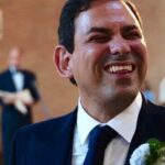Il vice presidente Uici Marche sorridente in giacca scura, camicia bianca e cravatta