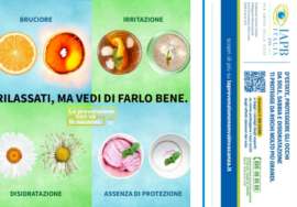 La locandina della campagna 2025: Su sfondo verde e azzurro sfumati, quattro figure doppiate con l'effetto dei raggi del sole, del vento e della sabbia. Sono una fetta di arancia, un bicchiere di gelato alla fragola, una margherita e un bicchiere di the al limone