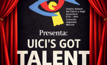 Sipario rosso che si apre. Dentro su sfondo nero: " UICI Marche presenta: UICI'S GOT TALENT "