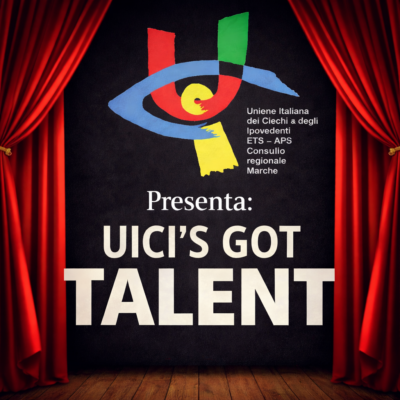 Sipario rosso che si apre. Dentro su sfondo nero: " UICI Marche presenta: UICI'S GOT TALENT "